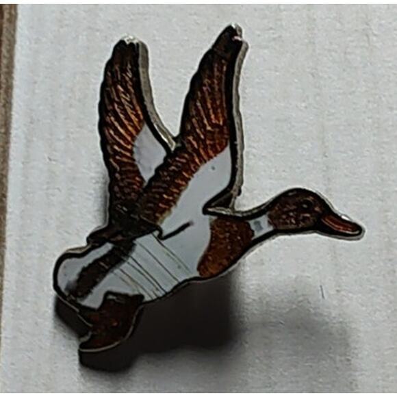 Vintage Flying Duck Pin for a Hat, Lapel, Lanyard, Jacket or Backpack - Picture 1 of 3